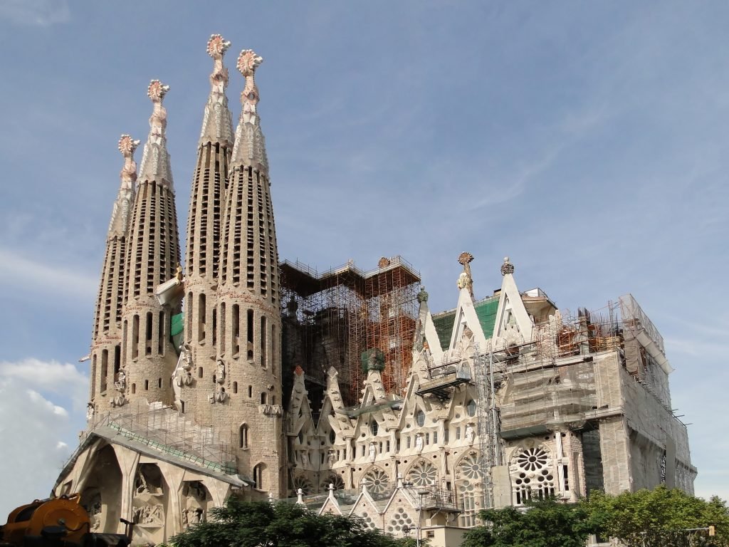 Após sete meses fechada, Sagrada Família reabre para turistas em Barcelona