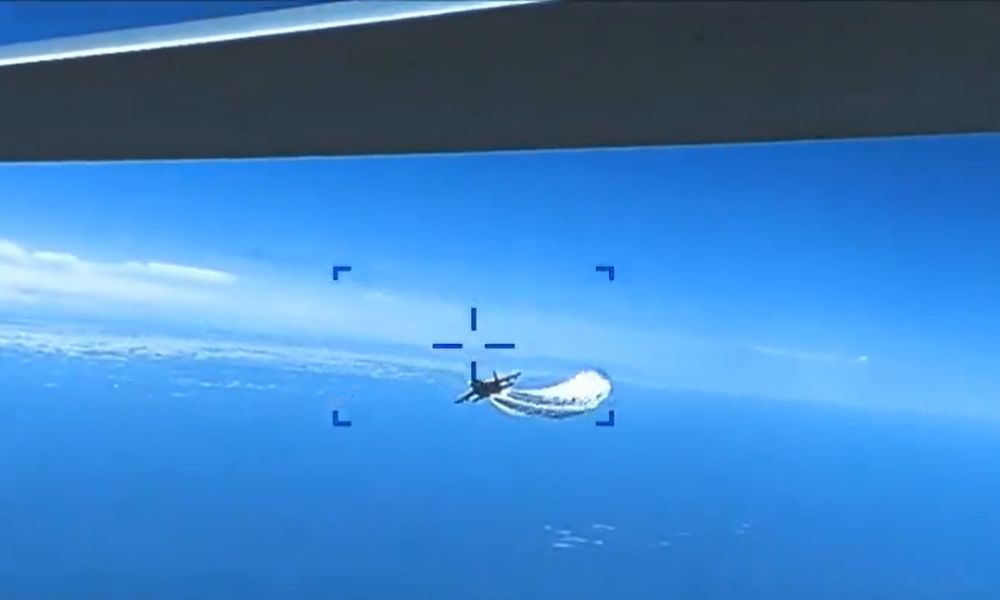 Câmera registra ataque de caças russos antes de drone dos EUA ser derrubado no Mar Negro