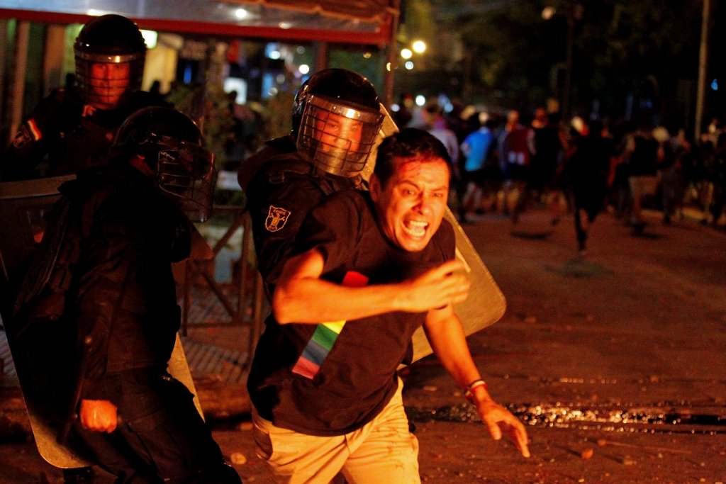 Paraguai tem 2ª noite de protestos contra presidente por gestão da pandemia