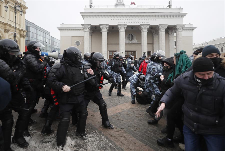 Pelo menos 4 mil pessoas são presas na Rússia em protestos pela soltura do opositor de Putin