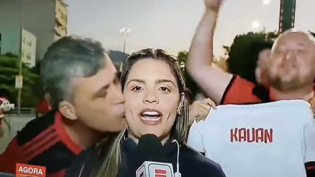 Repórter assediada diz que foi xingada e beijada por torcedor do Flamengo antes de entrar no ar: ‘É crime’