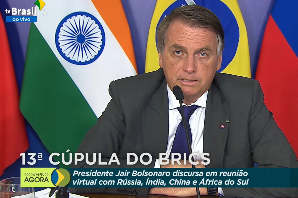 Na cúpula do BRICS, Bolsonaro destaca importância da China para a produção de vacinas