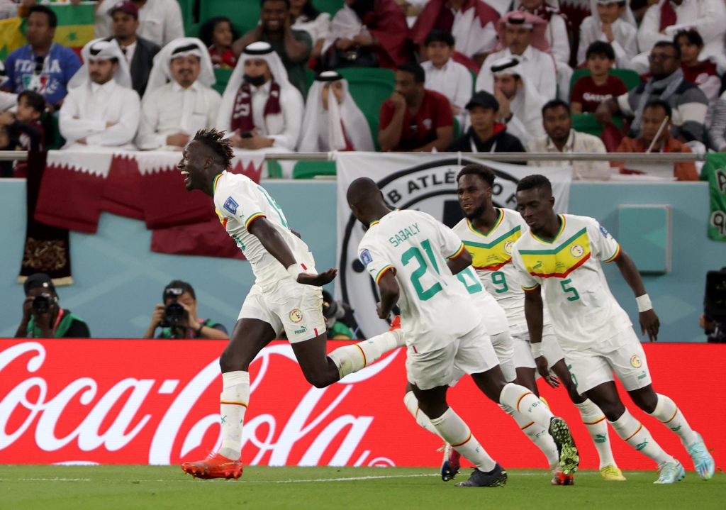 Senegal confirma favoritismo, derrota Catar e deixa anfitriões em apuros no Mundial