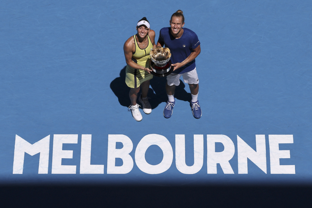 Luisa Stefani e Rafael Matos fazem história e são campeões de duplas mistas no Australian Open
