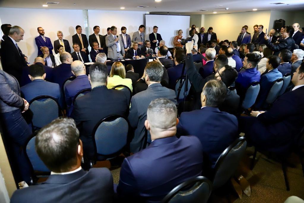 Em reunião com Bolsonaro, Tarcísio leva puxão de orelha por apoio à reforma tributária