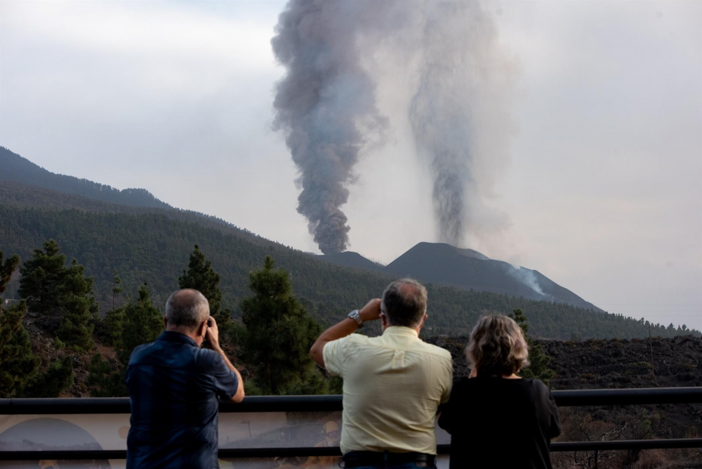 Erupção do vulcão de La Palma termina após três meses de destruição