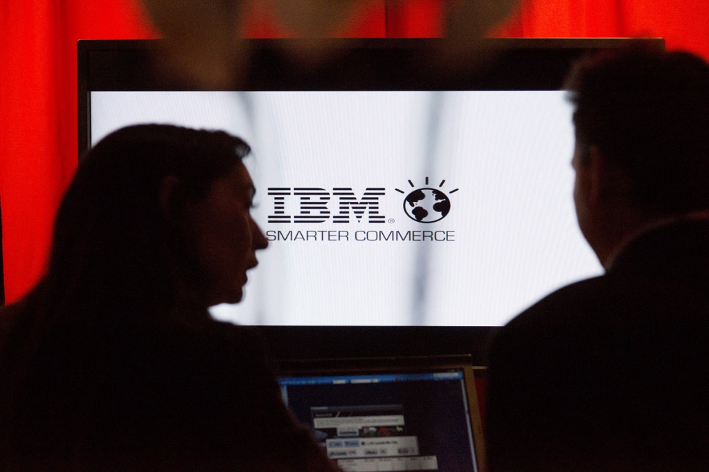 IBM anuncia corte de quase 4 mil empregos em meio a reorganização empresarial