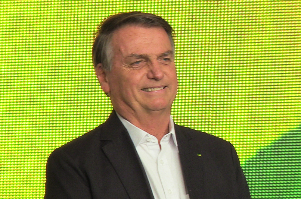 Bolsonaro vai ao Senado e conversa com Flávio sobre sabatina de Zanin