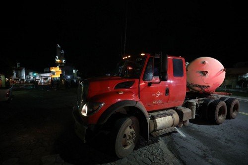 Amazonas recebe doação venezuelana de cinco caminhões com oxigênio