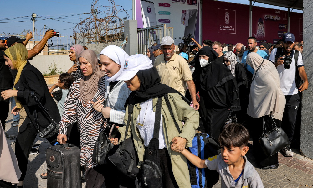 Passagem de Rafah é aberta, e estrangeiros deixam Gaza; brasileiros permanecem no enclave