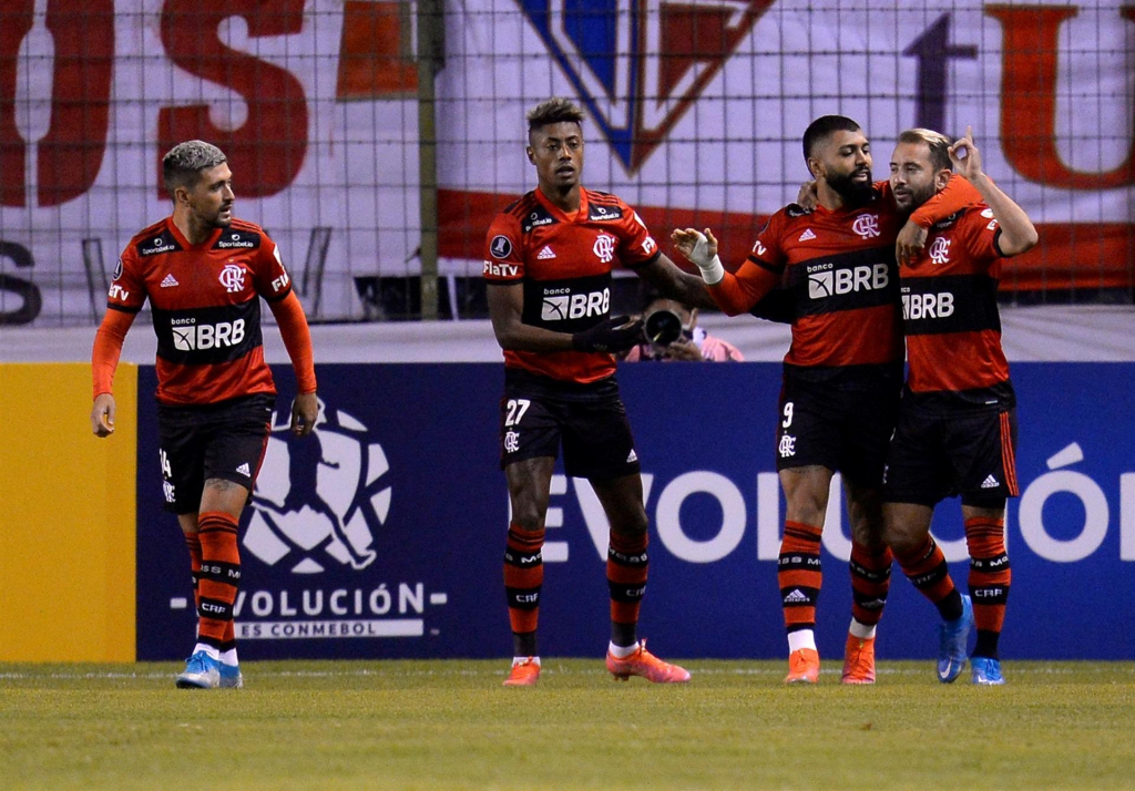 Flamengo vence a LDU no sufoco e mantém 100% de aproveitamento na Libertadores
