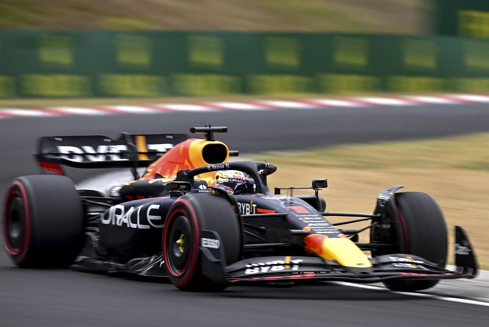 Após largar em décimo e até rodar na pista, Verstappen se recupera e vence o GP da Hungria
