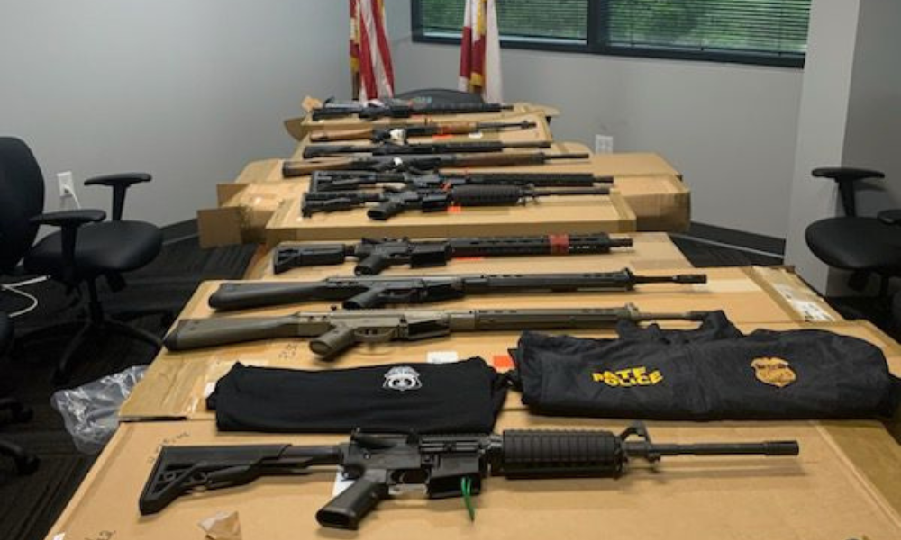 Doze fuzis são apreendidos na Flórida em operação conjunta da PF com a polícia americana