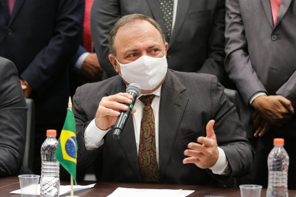 PSOL cobra Eduardo Pazuello sobre estoques de oxigênio, seringas e agulhas
