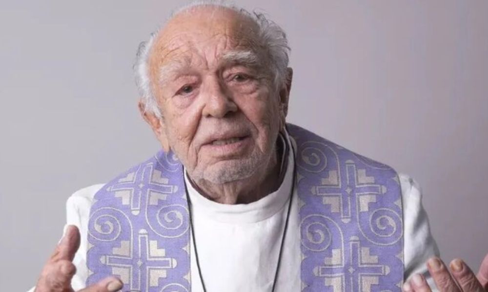 Morre aos 88 anos Emiliano Queiroz, ícone da televisão e teatro brasileiro 