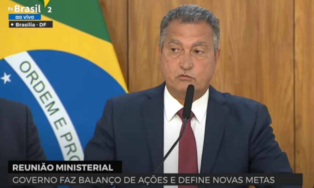 Lula pediu que ministros liberem cargos ‘o mais breve possível’ para ajudar Padilha na articulação política, diz Rui Costa