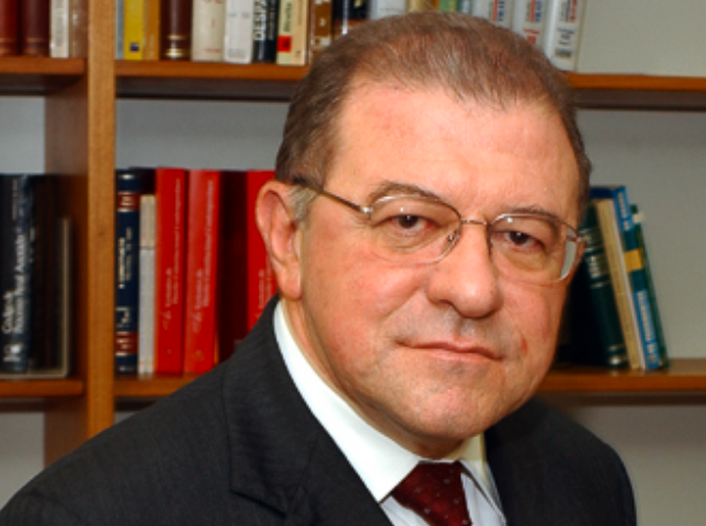 Ex-ministro do STJ, Paulo Medina morre por complicações da Covid-19