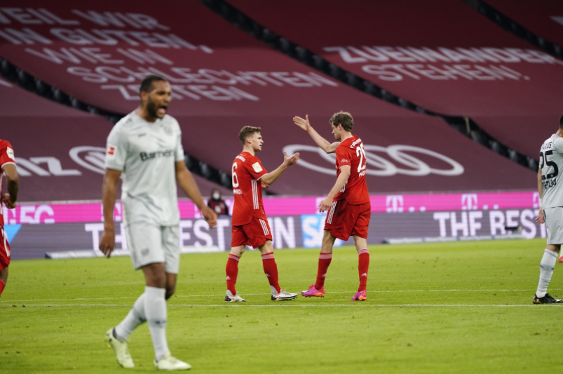 Bayern de Munique vence 22ª seguida e pode ser campeão no sábado; Schalke é rebaixado