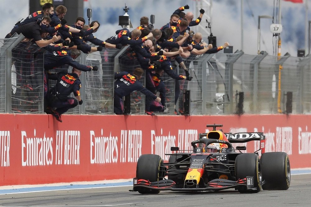 Verstappen ultrapassa Hamilton na penúltima volta e vence o GP da França