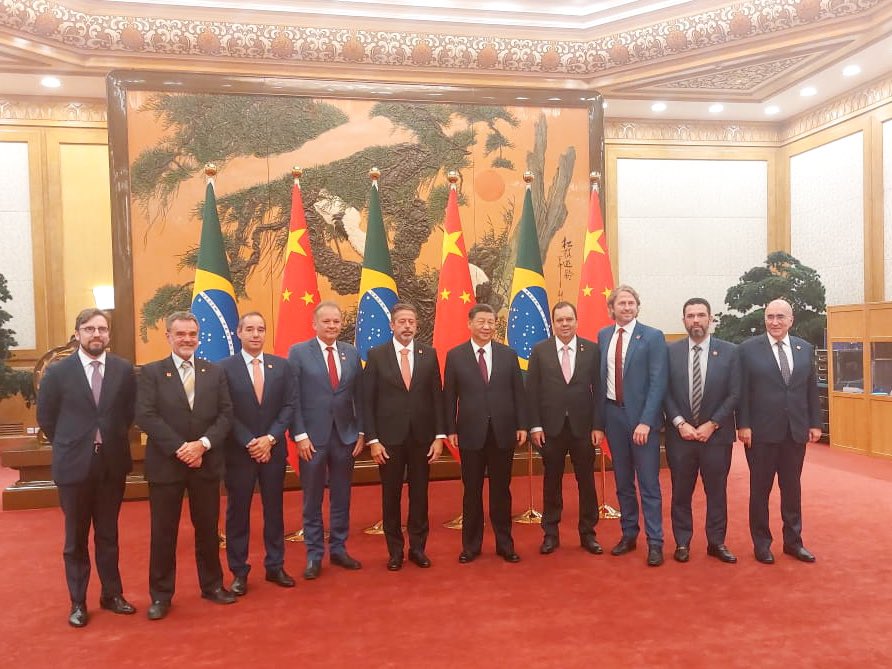 Arthur Lira se reúne com Xi Jinping em Pequim; presidente chinês pede apoio mútuo entre países