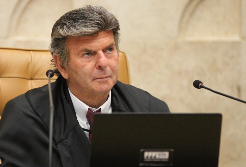 Luiz Fux marca para terça-feira sessão virtual sobre caso Francischini