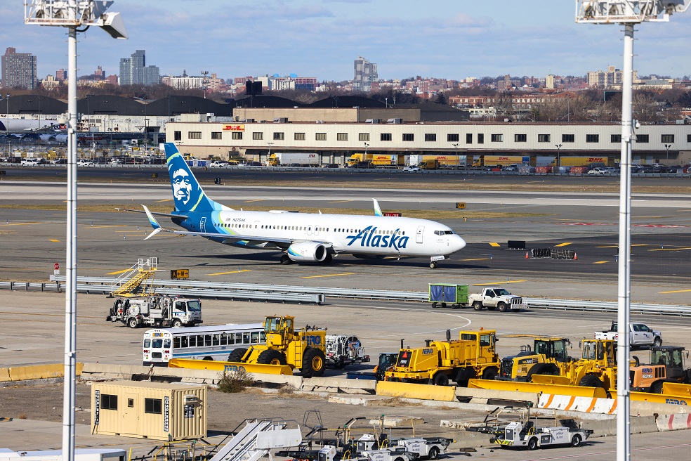 Autoridade de Aviação dos EUA investiga Boeing após incidente com avião 737 MAX 9