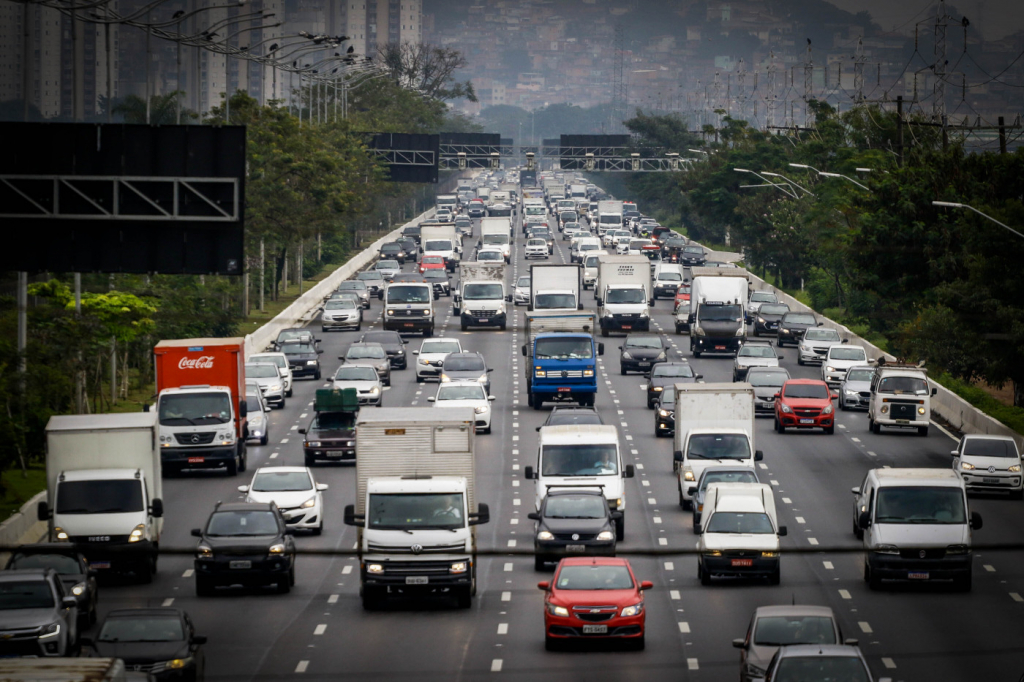 CET anuncia que 100% das vias de SP terão trânsito monitorado