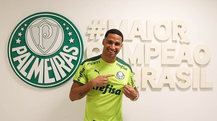 Palmeiras anuncia contratação do zagueiro Murilo, ex-Lokomotiv Moscou