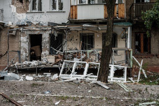 Ucrânia relata 12 civis mortos em ataques russos em Lugansk