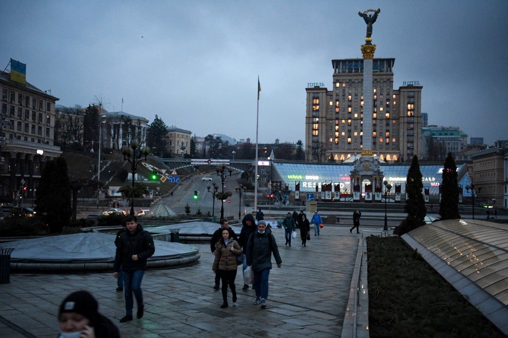 Explosões são ouvidas em Kiev e outras cidades da Ucrânia; chanceler afirma que invasão em larga escala começou