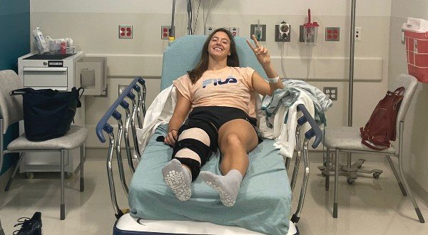 Luisa Stefani passa por cirurgia no joelho nos EUA após lesão no US Open
