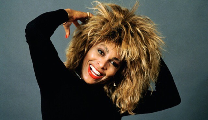 Tina Turner vendeu direitos de suas músicas por R$ 274 milhões um ano e meio antes de morrer