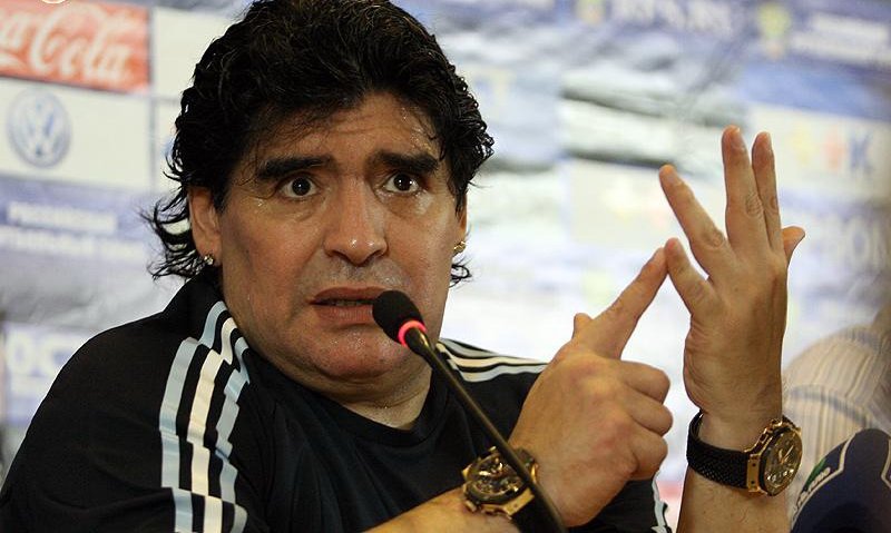 Contrariando advogado, MP diz que ambulância chegou à casa de Maradona em 12 minutos