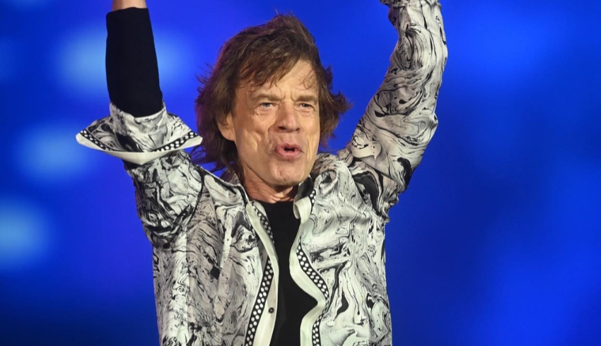 Mick Jagger viveu affair com dois integrantes do Rolling Stones, diz livro
