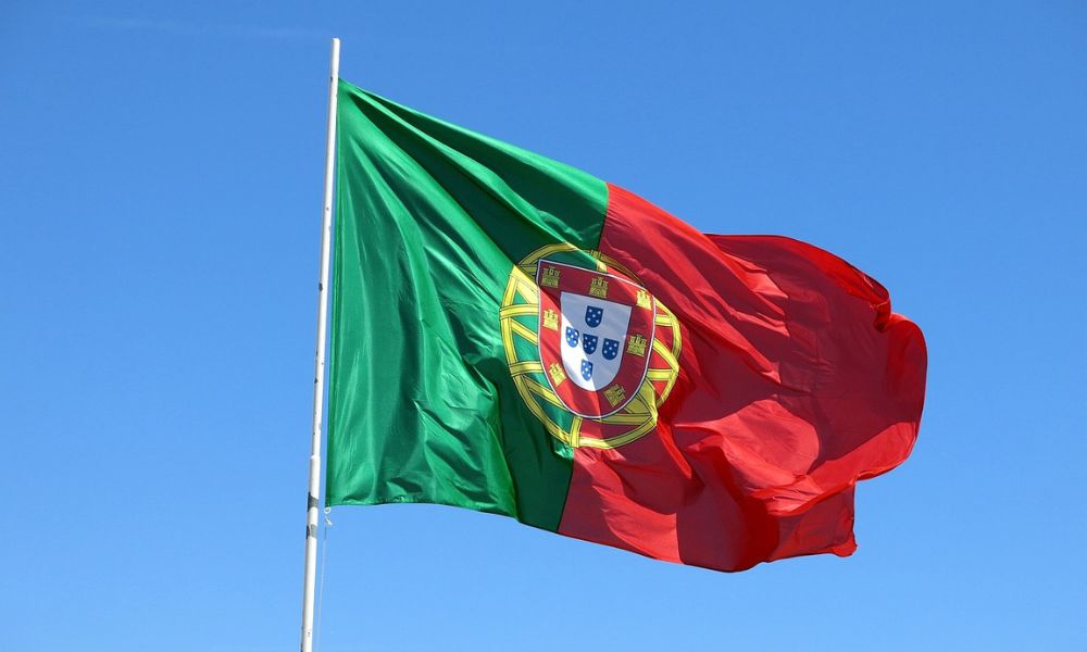 Lei de nacionalidade que pode beneficiar brasileiros começa a valer em Portugal