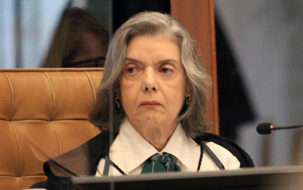 Cármen Lúcia dá prazo para PGR se manifestar sobre possível interferência de Bolsonaro no caso MEC