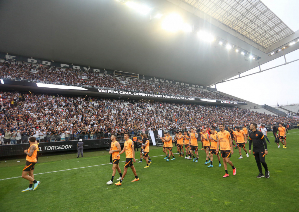 Corinthians: Torcida lota Neo Química Arena em treino aberto antes de decisão na Copa do Brasil
