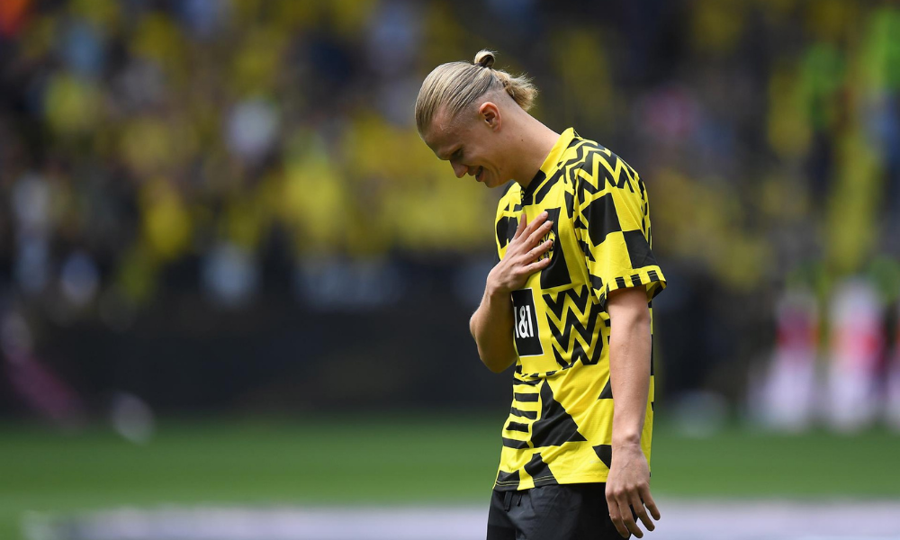 Borussia Dortmund presta homenagem a Erling Haaland em último jogo da temporada
