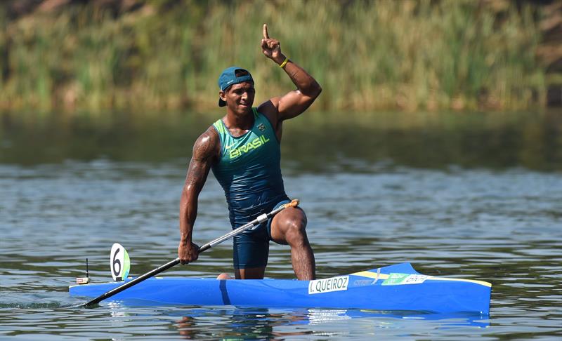 Isaquias Queiroz conquista vaga olímpica sem entrar na água no Mundial de Canoagem; entenda