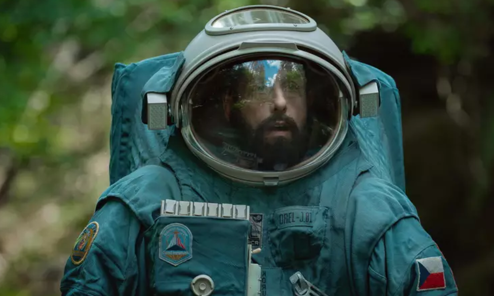 Novo filme de Adam Sandler sobre ficção científica faz sucesso na Netflix; veja trailer