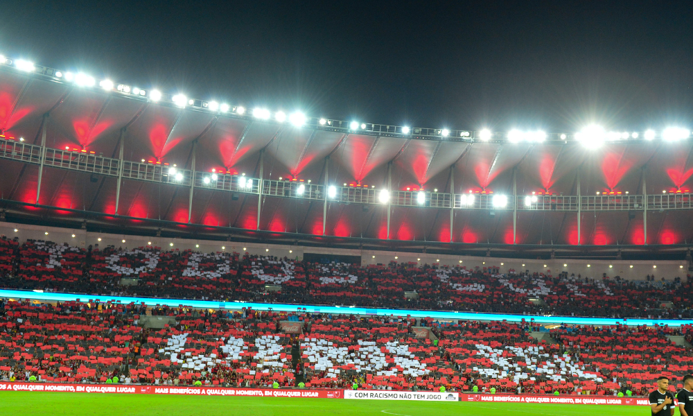 Torcida do Flamengo homenageia Vini Jr e jogador agradece: ‘Obrigado por tudo’