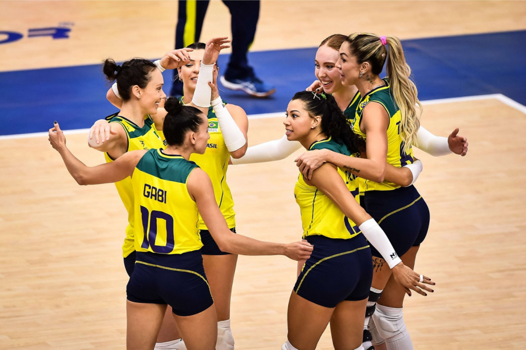 Brasil é derrotado pelo Canadá, mas segue no terceiro lugar da Liga das Nações de Vôlei Feminino
