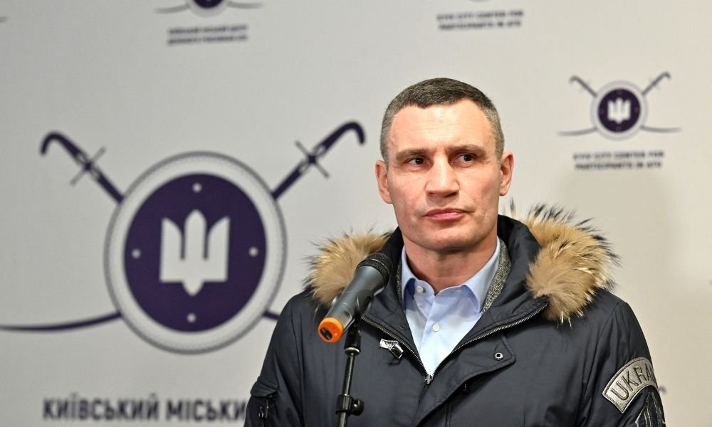 ‘Estamos cercados, mas cheios de luta’, diz prefeito de Kiev