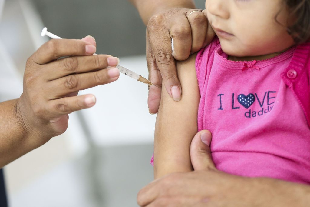 Com vacinação infantil abaixo da meta, especialistas temem a volta de doenças