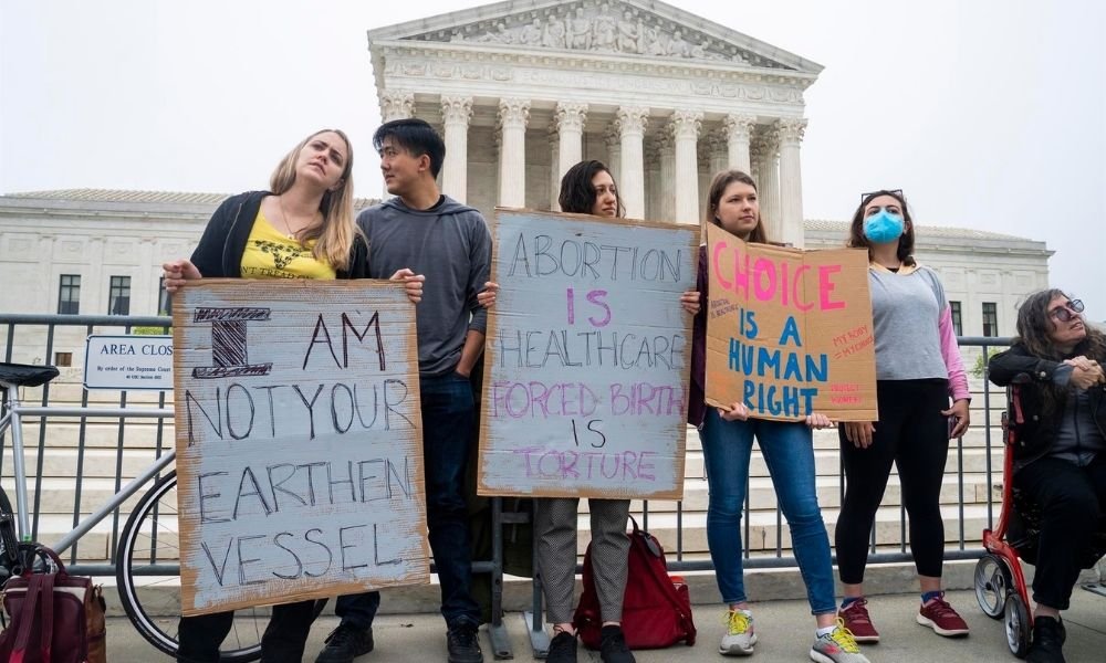 Vazamento de rascunho mostra que Suprema Corte dos EUA se prepara para derrubar garantia ao aborto
