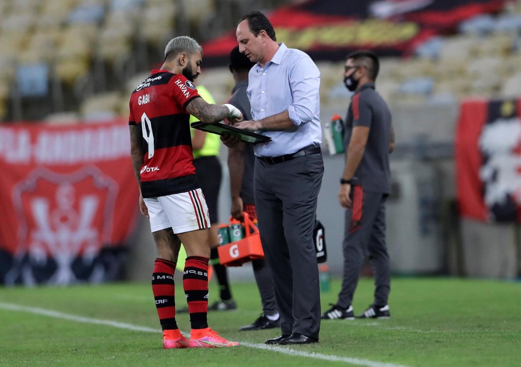 Rogério Ceni testa positivo para Covid-19 e não comanda Flamengo contra o Coritiba