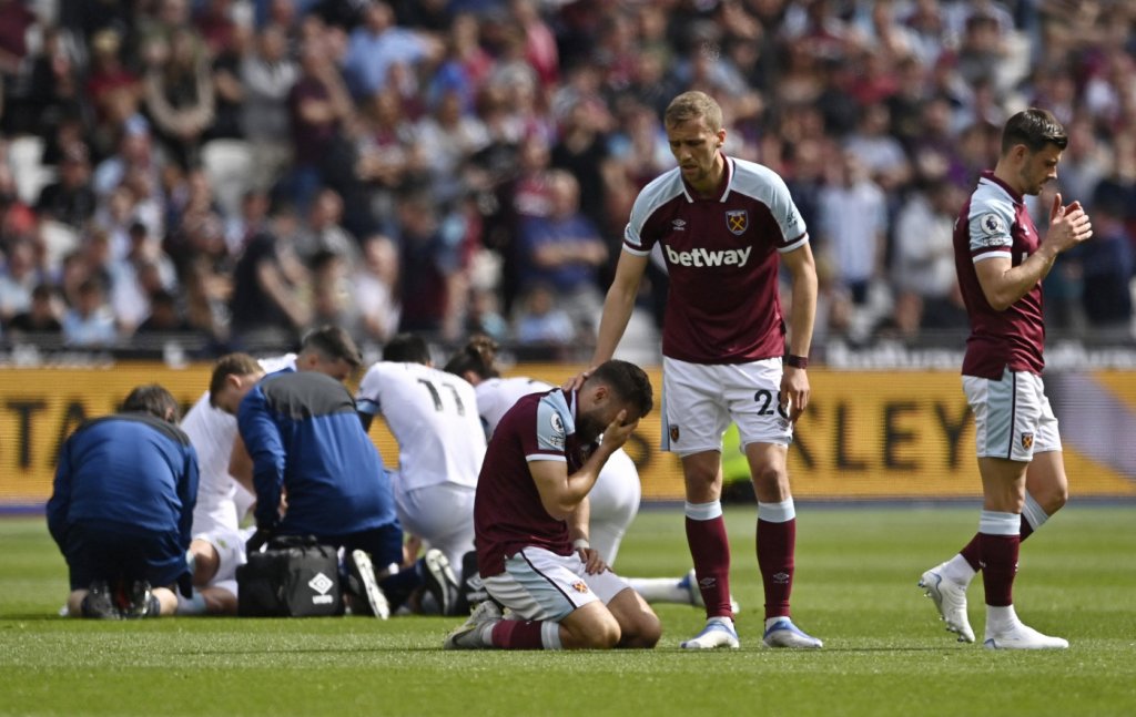 Nikola Vlasic, do West Ham, fica desolado após quebrar tornozelo de jogador do Burnley; veja vídeo