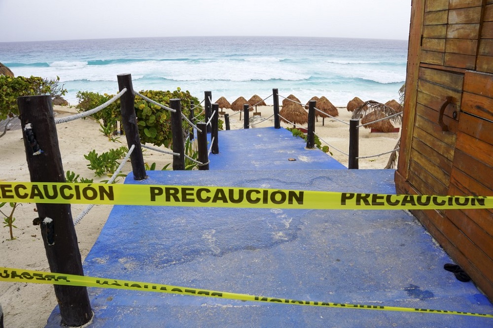 Furacão Beryl atinge o México e deixa danos materiais em região turística 