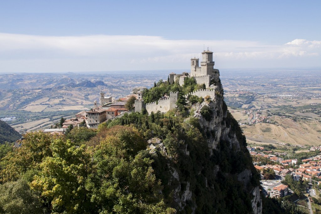 San Marino oferece vacina contra Covid-19 a turistas que reservarem hotel