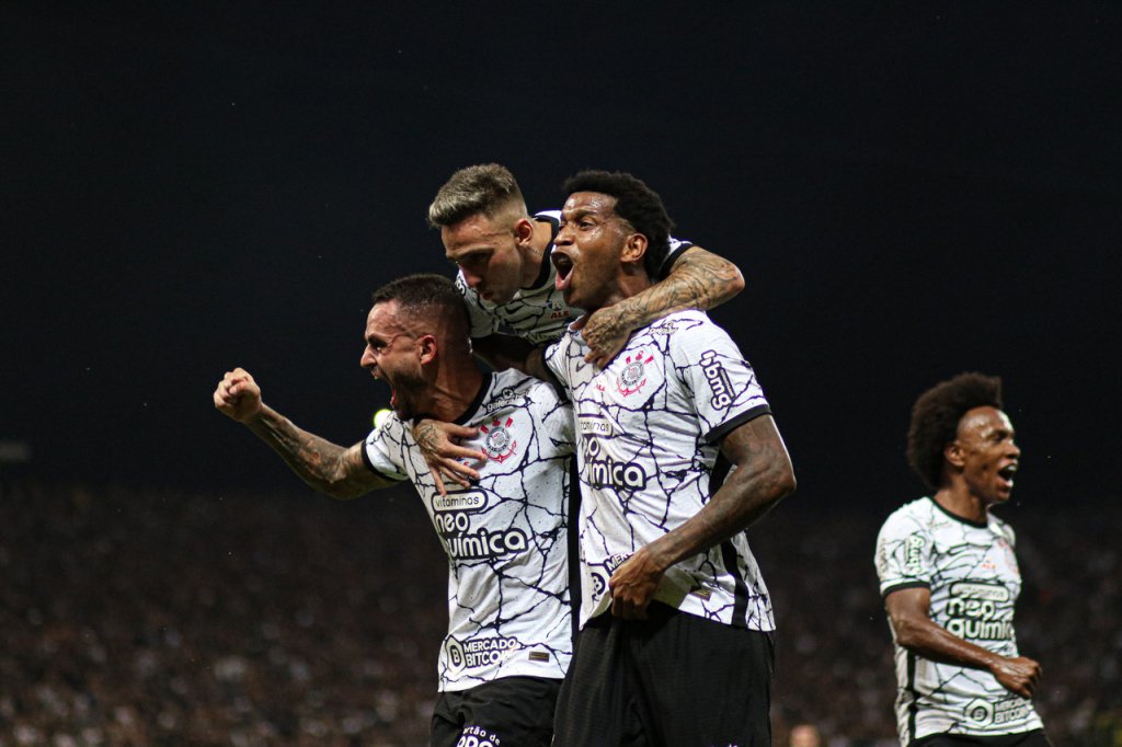 Cássio salva nos pênaltis e Corinthians avança para a semifinal do Paulistão